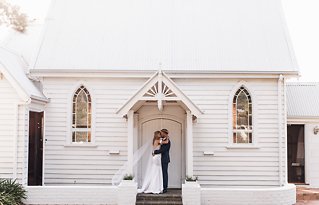 Image 14 - Fresh + Modern: Trenavin Chapel Wedding in Real Weddings.
